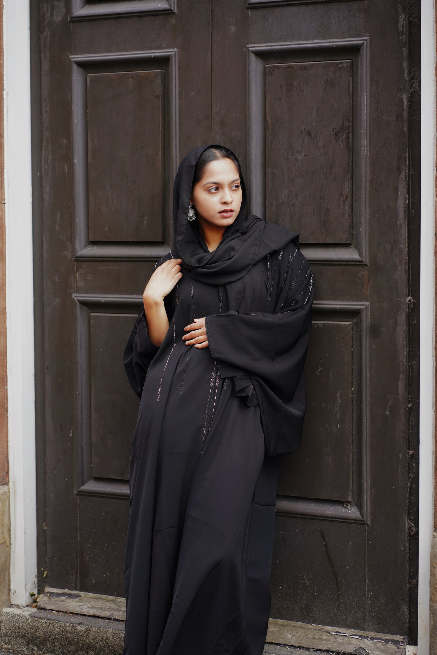 Black Crystal-Striped Closed Abaya